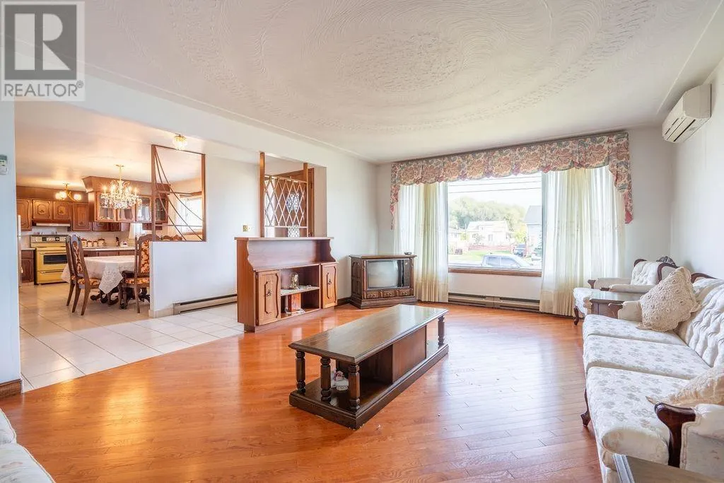285 Spadina AVE