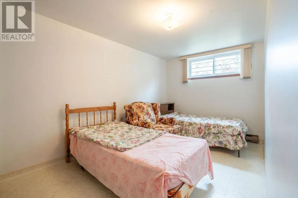 285 Spadina AVE