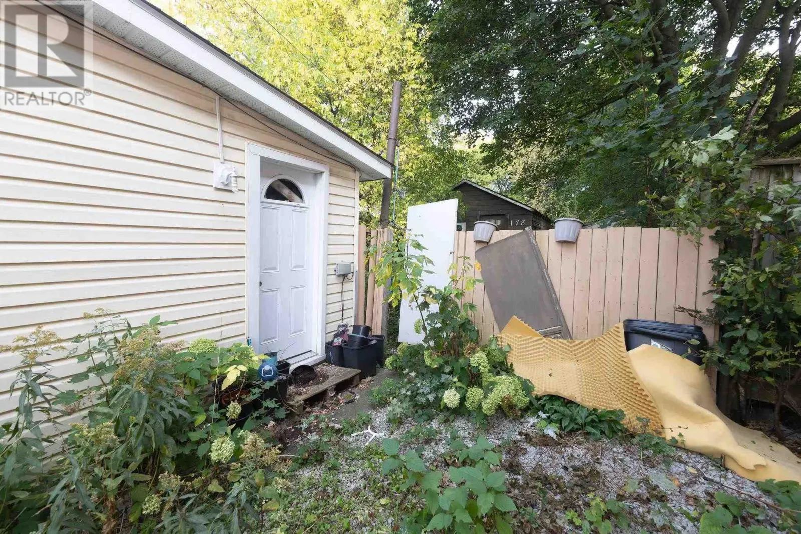 178 Dennis ST