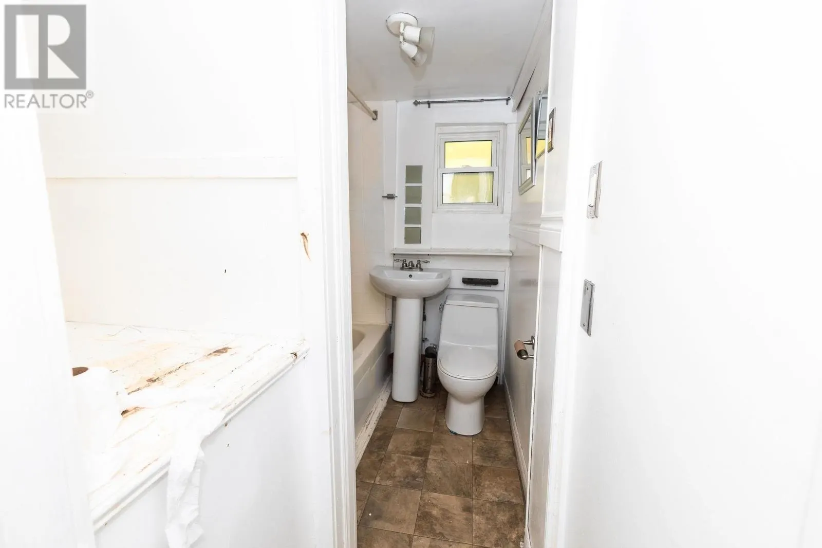 178 Dennis ST