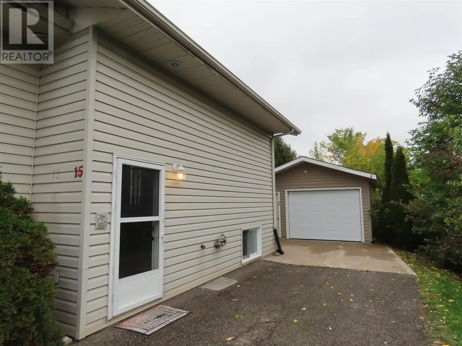 3 Elmwood AVE