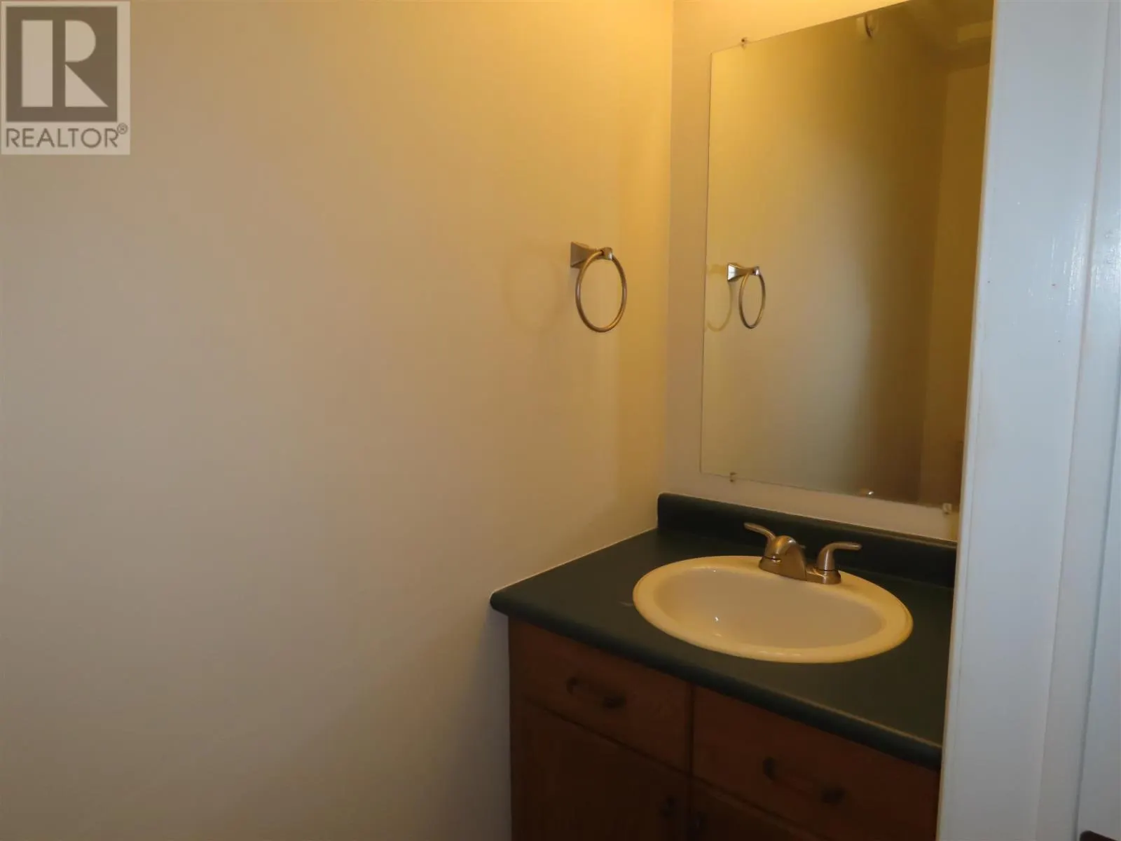 3 Elmwood AVE