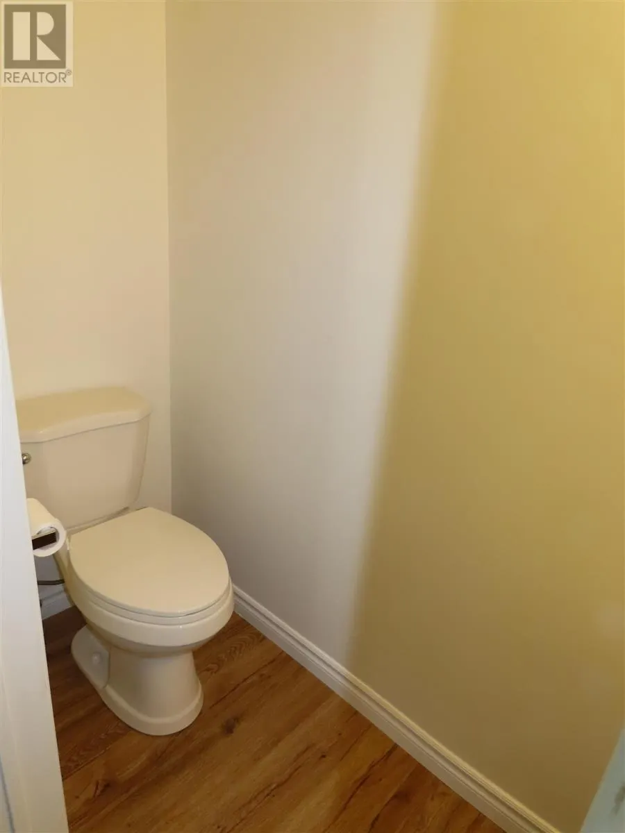 3 Elmwood AVE