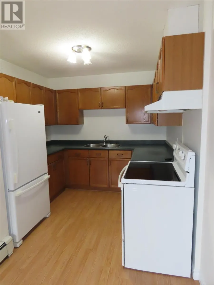 3 Elmwood AVE