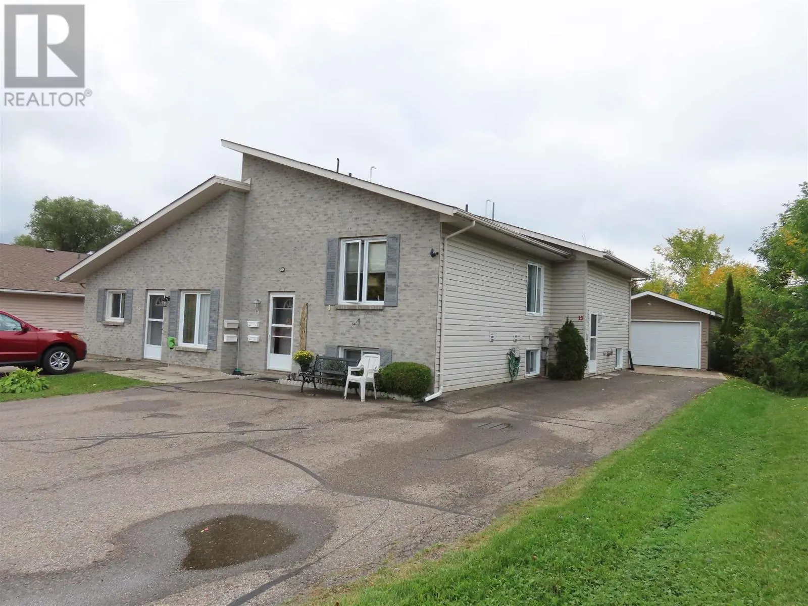 3 Elmwood AVE