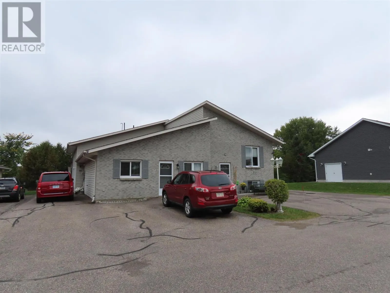 3 Elmwood AVE