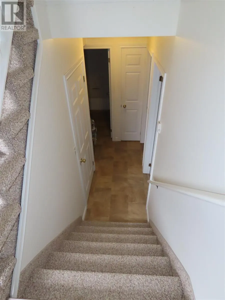 3 Elmwood AVE