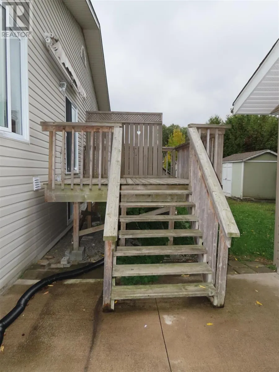 3 Elmwood AVE