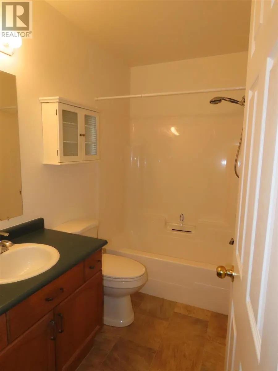 3 Elmwood AVE
