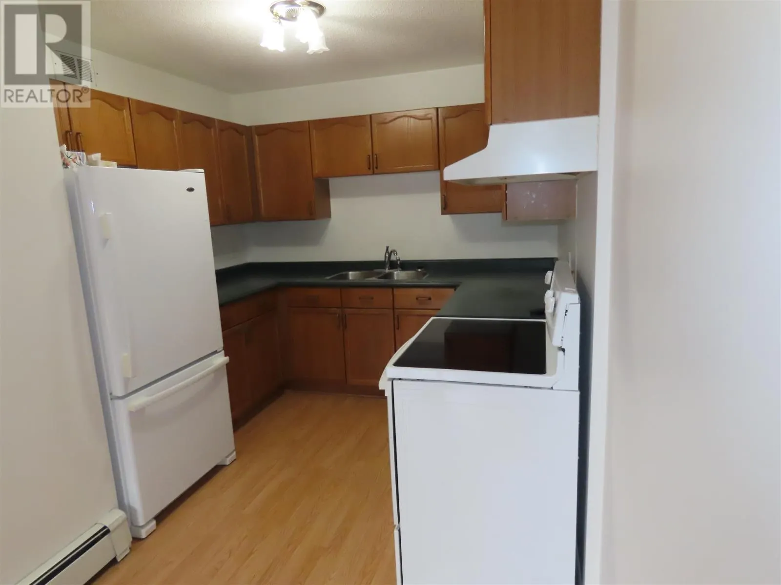 3 Elmwood AVE