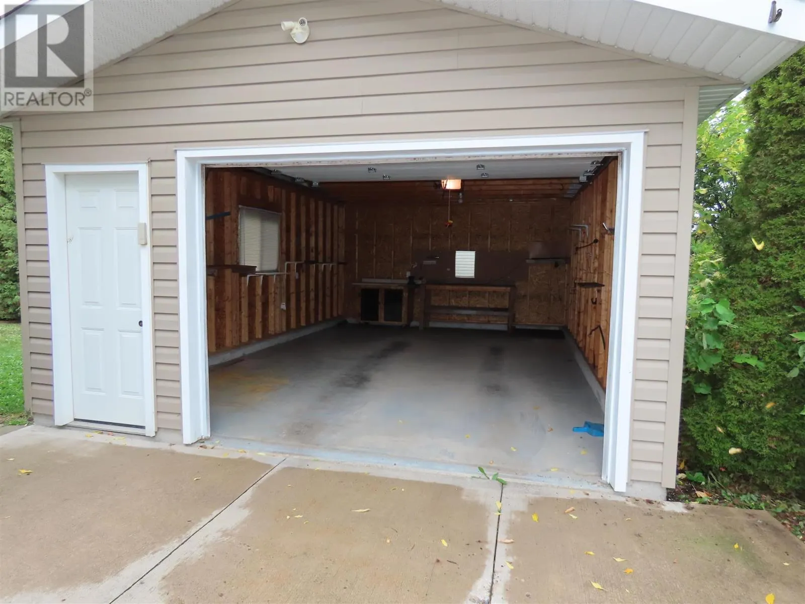 3 Elmwood AVE