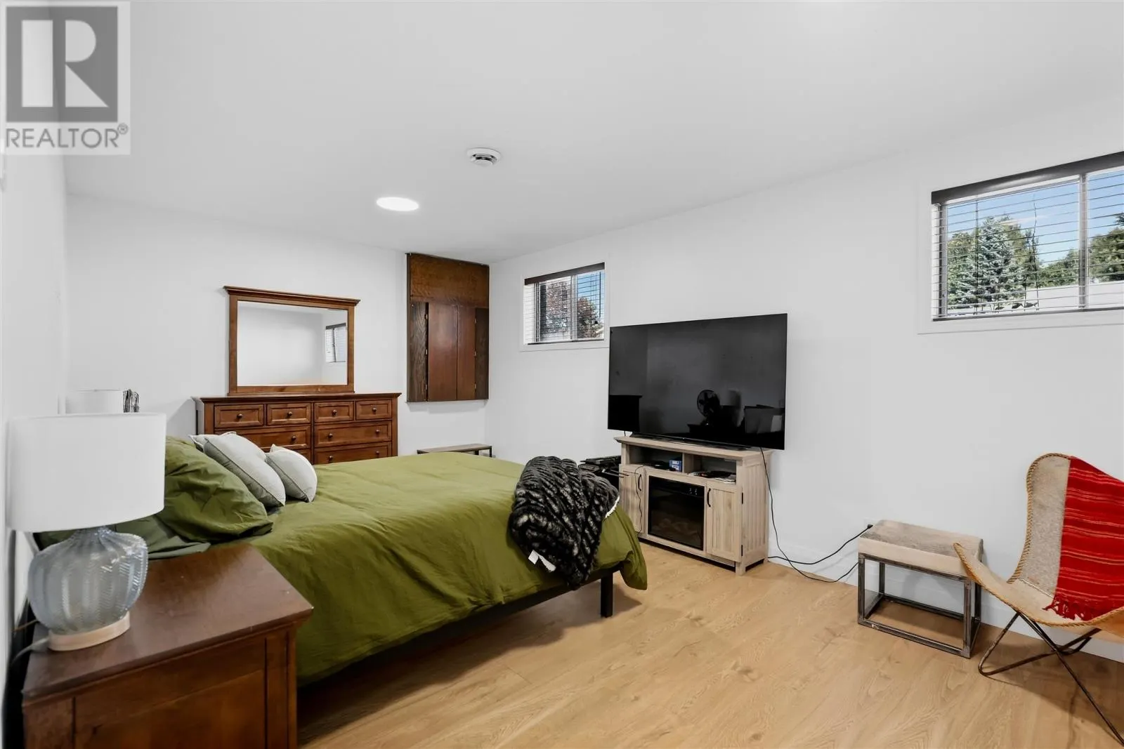 61 Bristol PL