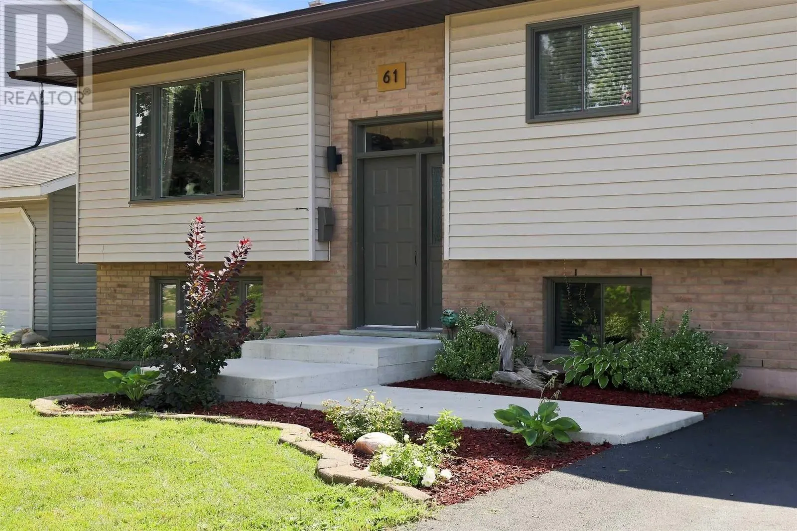 61 Bristol PL