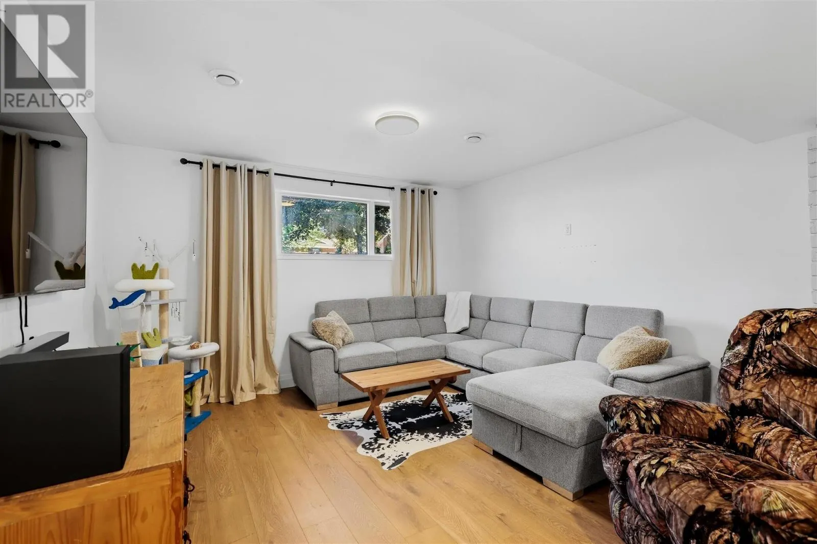 61 Bristol PL
