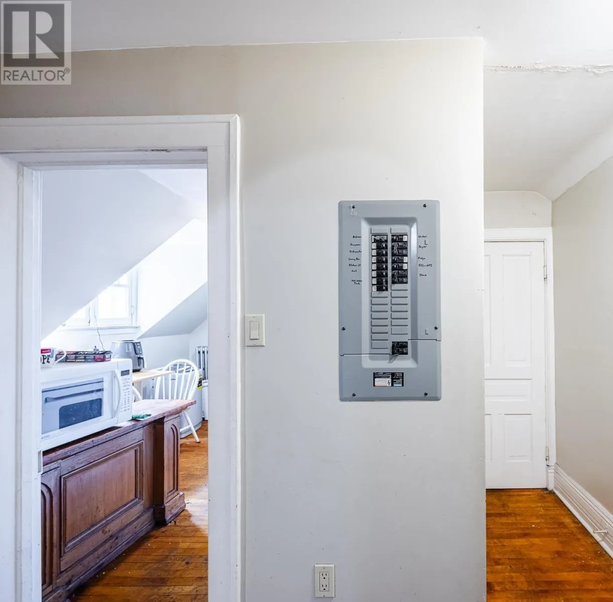 151 Albert ST E
