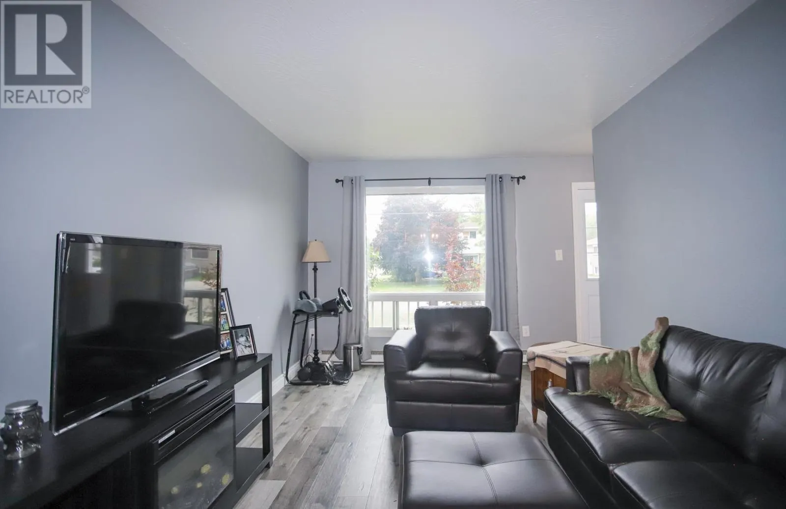 35 Broadview DR