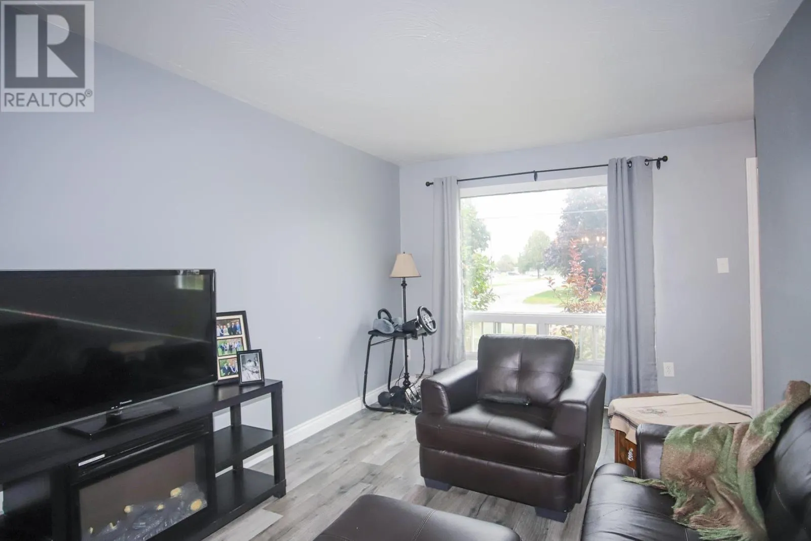35 Broadview DR