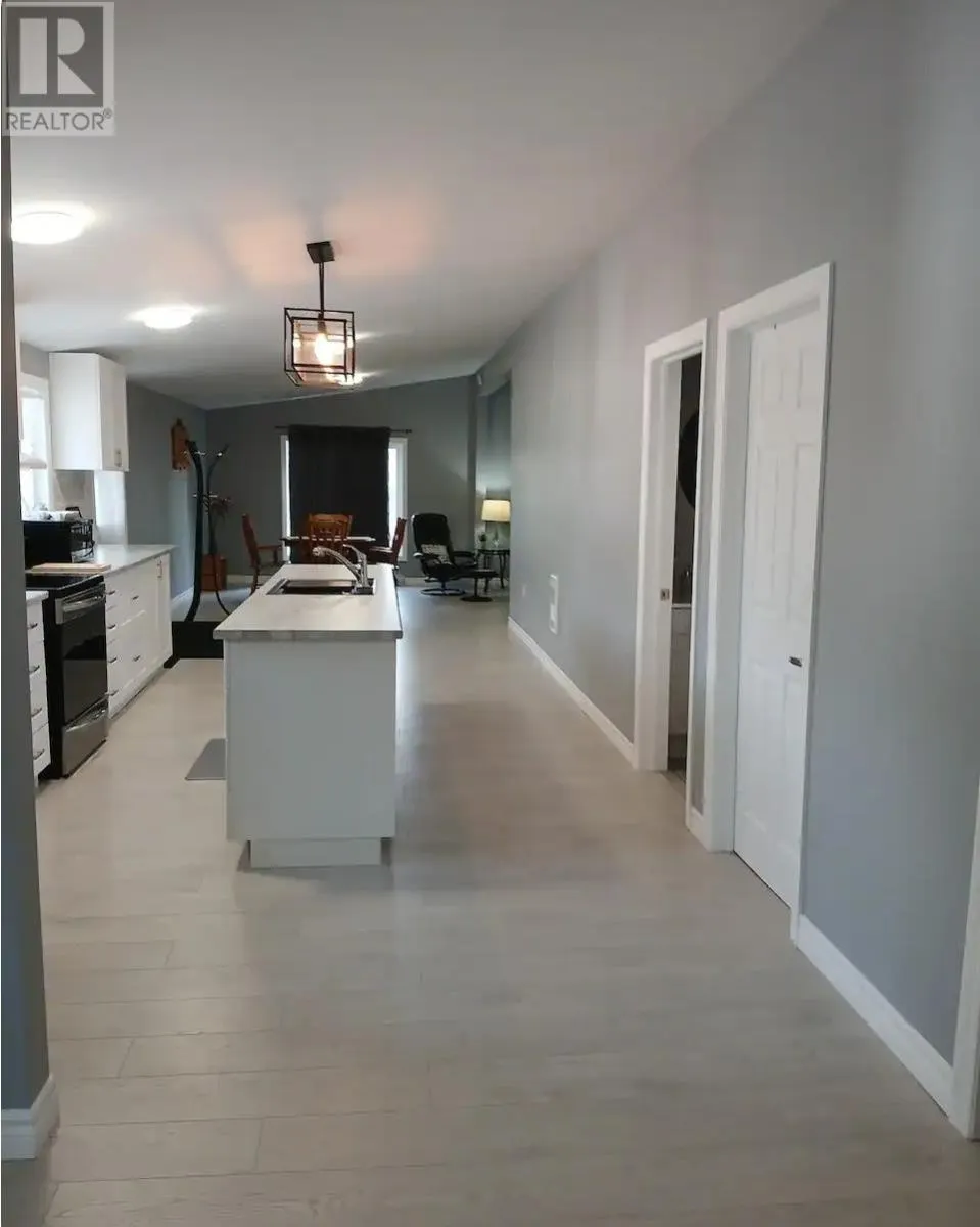 9 Central AVE