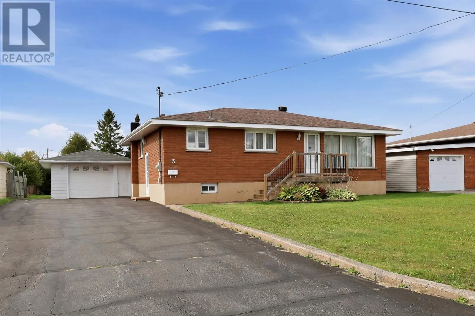 3 Dawson AVE