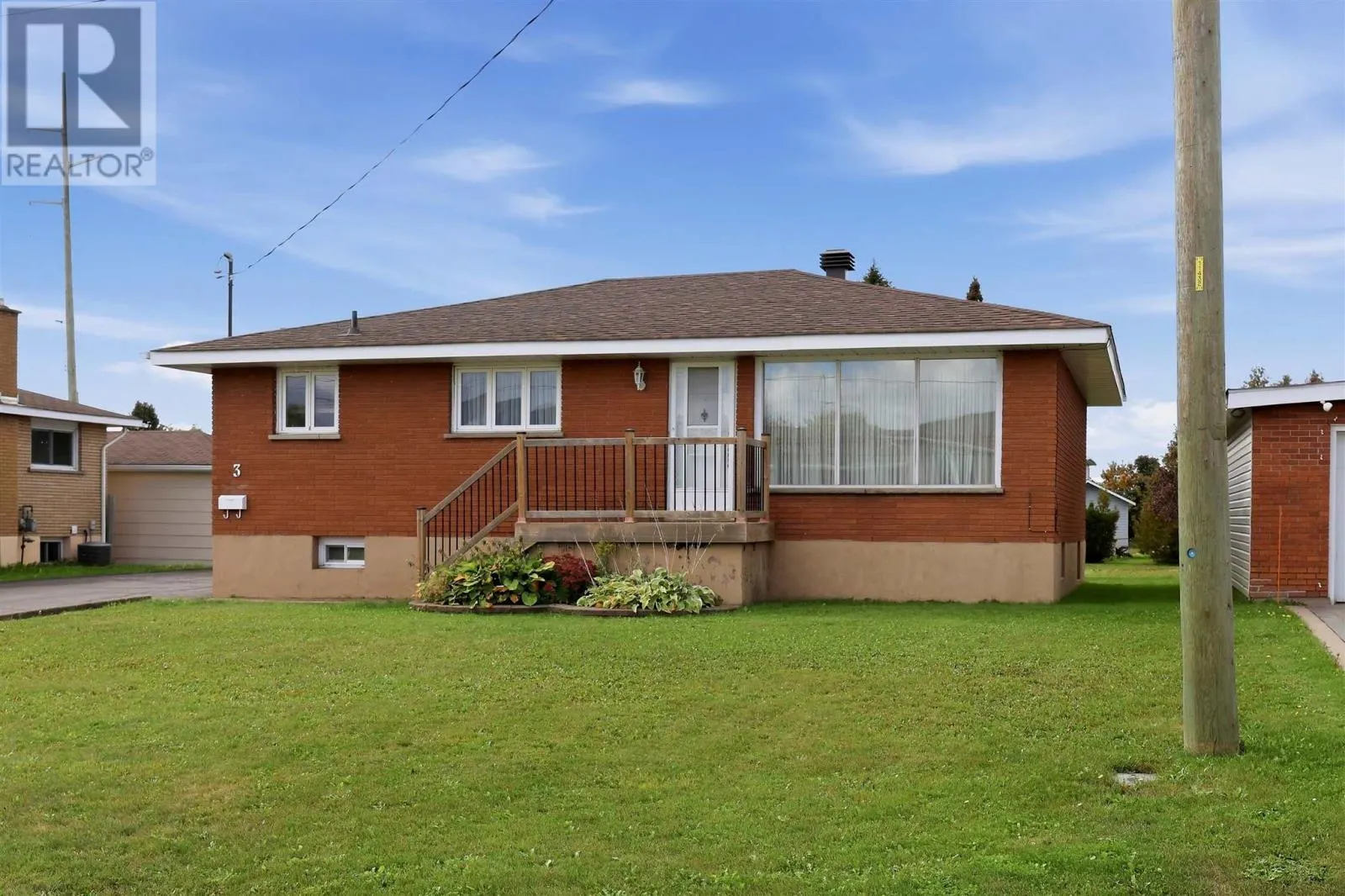 3 Dawson AVE