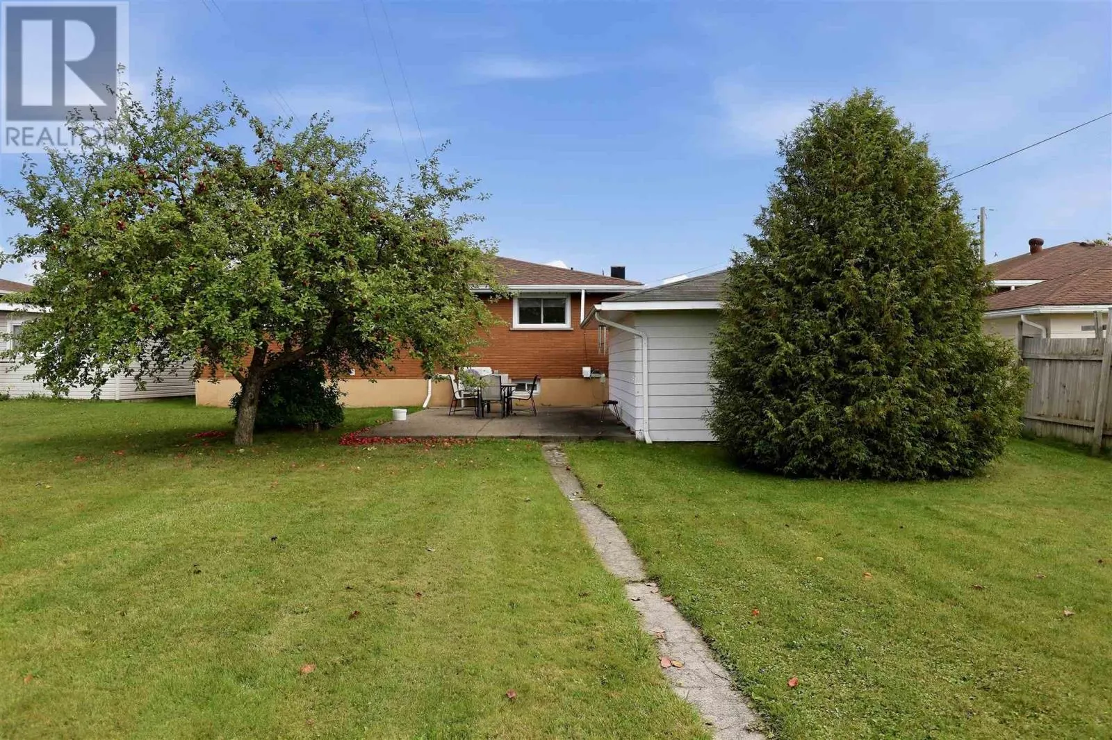 3 Dawson AVE