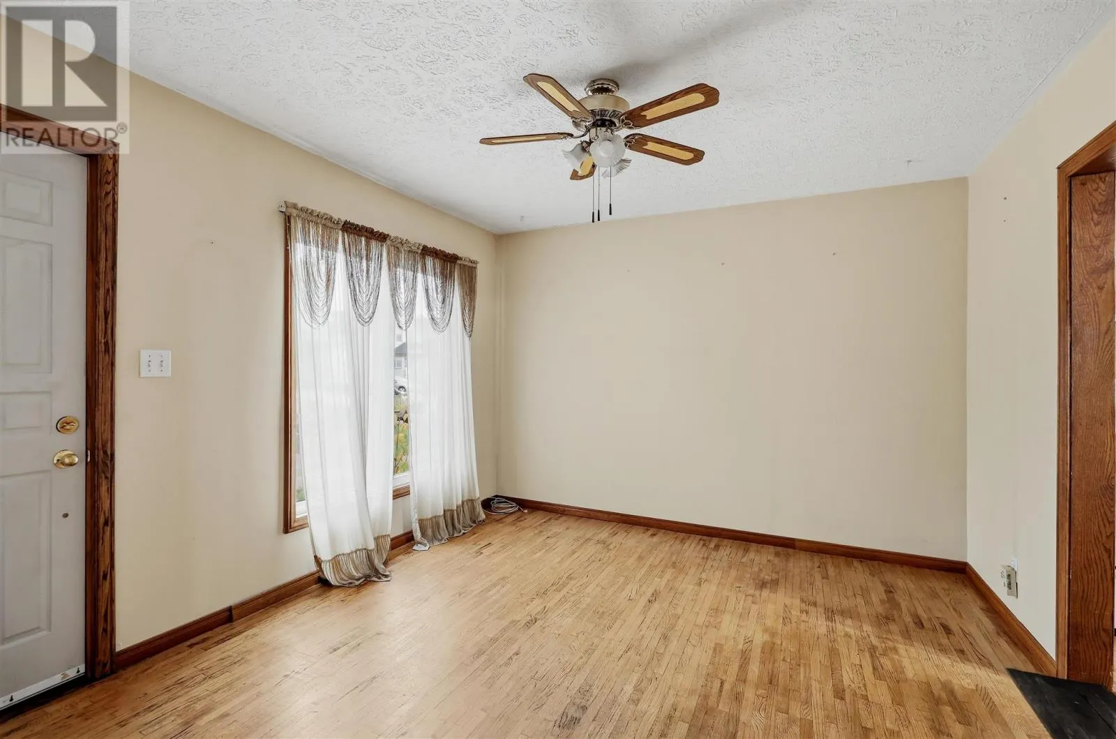 165 Spadina AVE