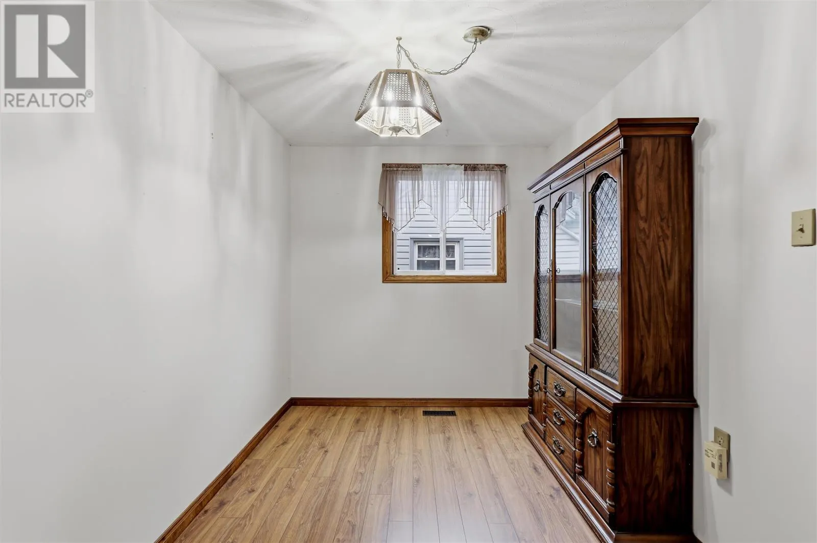 165 Spadina AVE