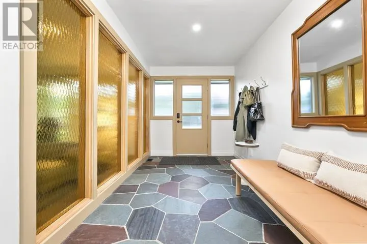 35 Hugill ST