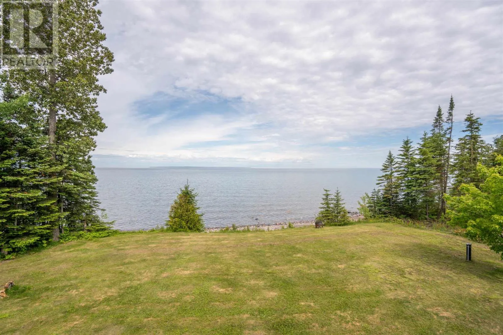 634 Lakeshore DR