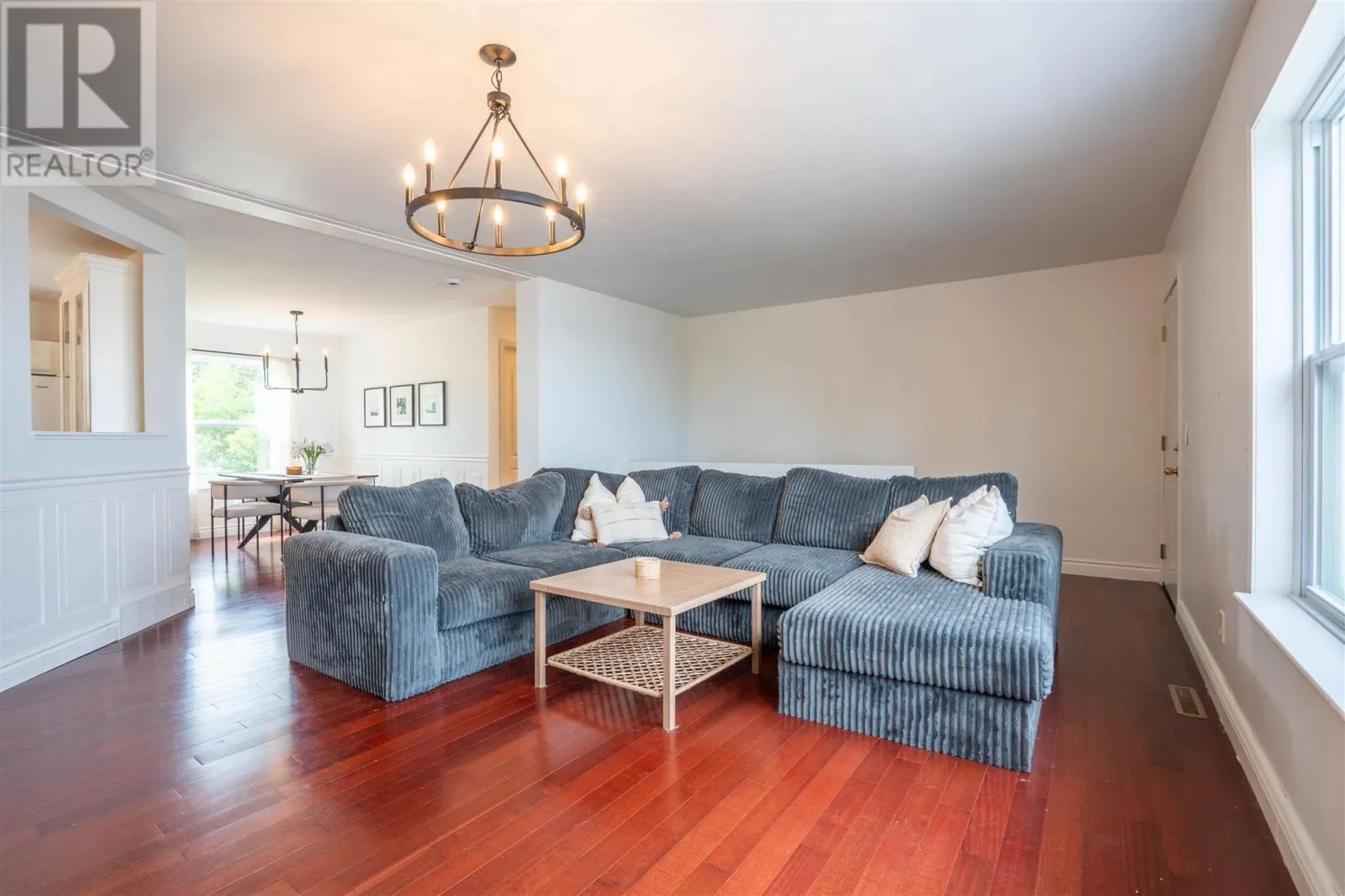 634 Lakeshore DR