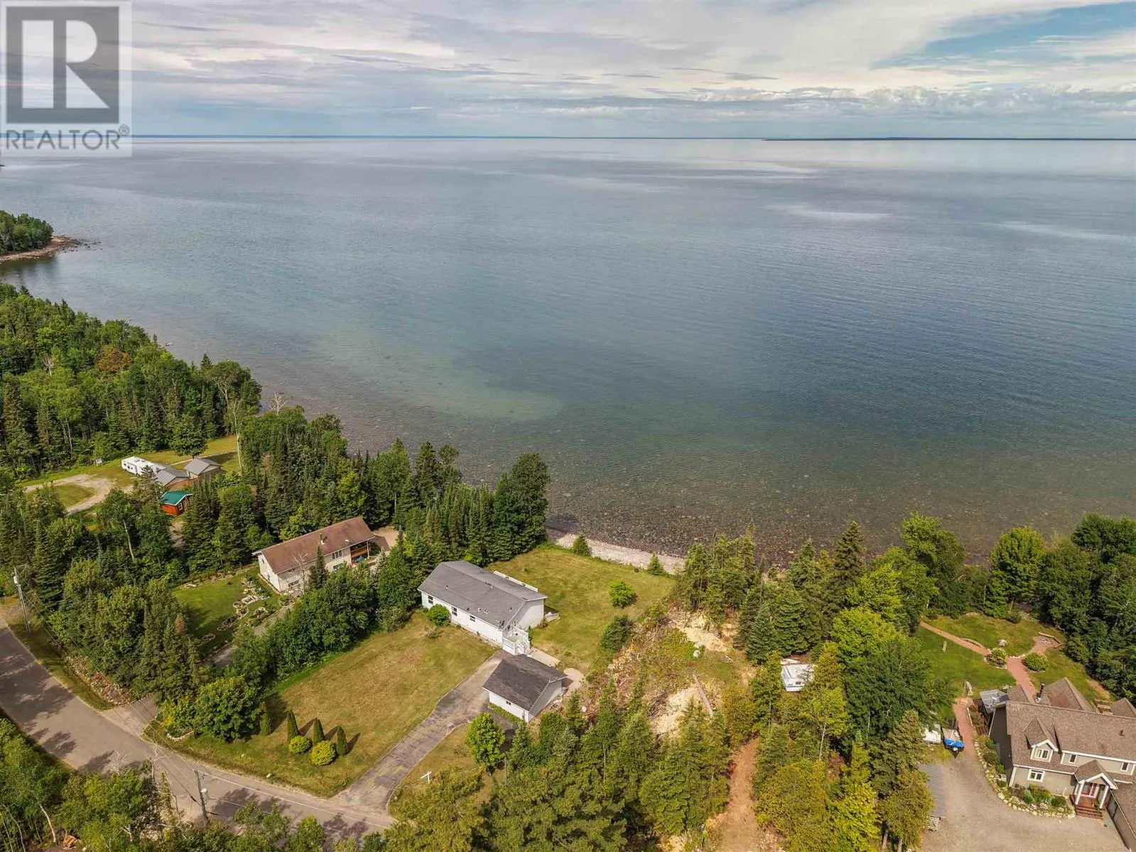 634 Lakeshore DR