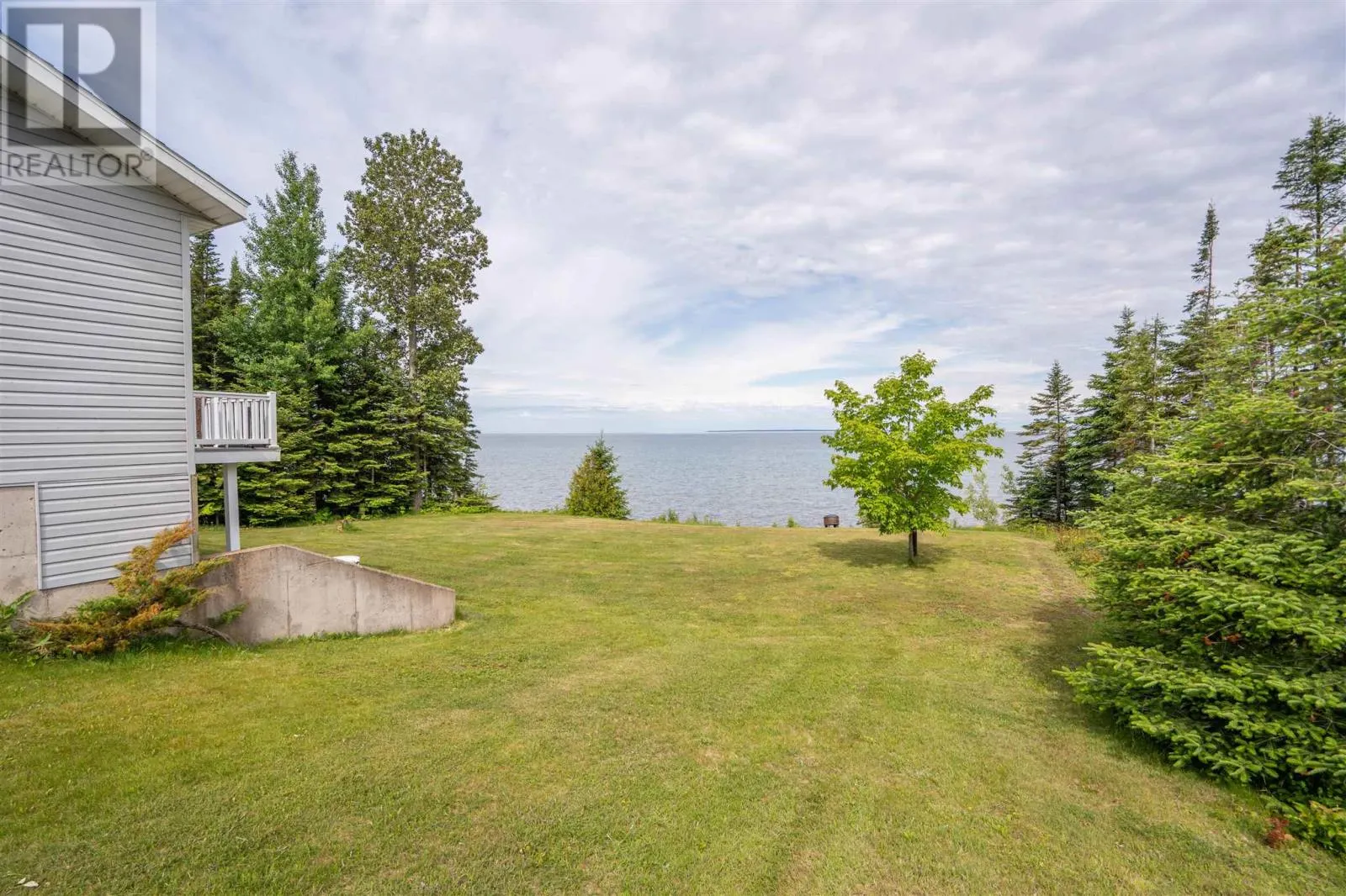 634 Lakeshore DR