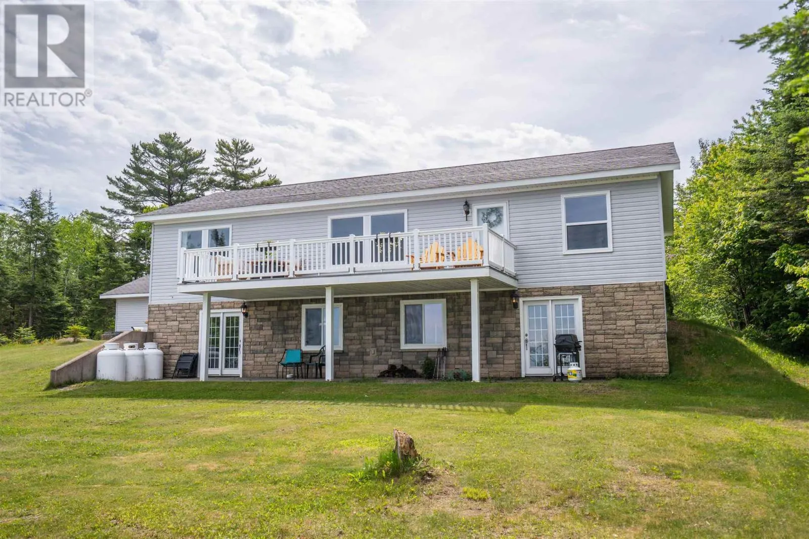 634 Lakeshore DR