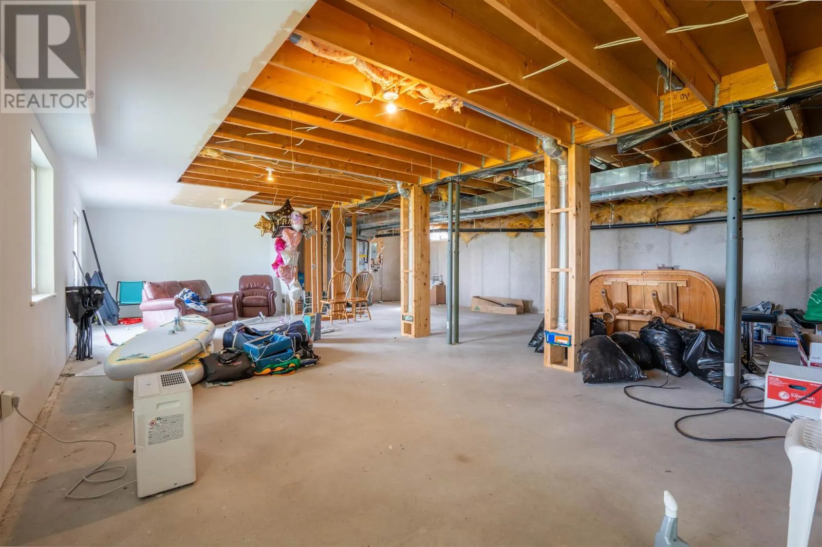 634 Lakeshore DR