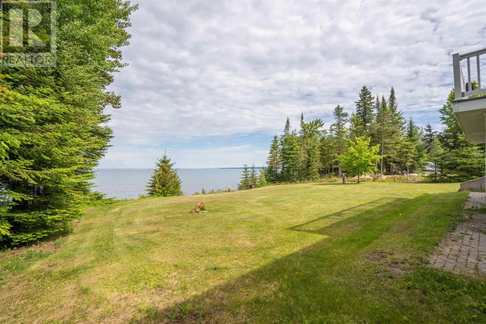 634 Lakeshore DR