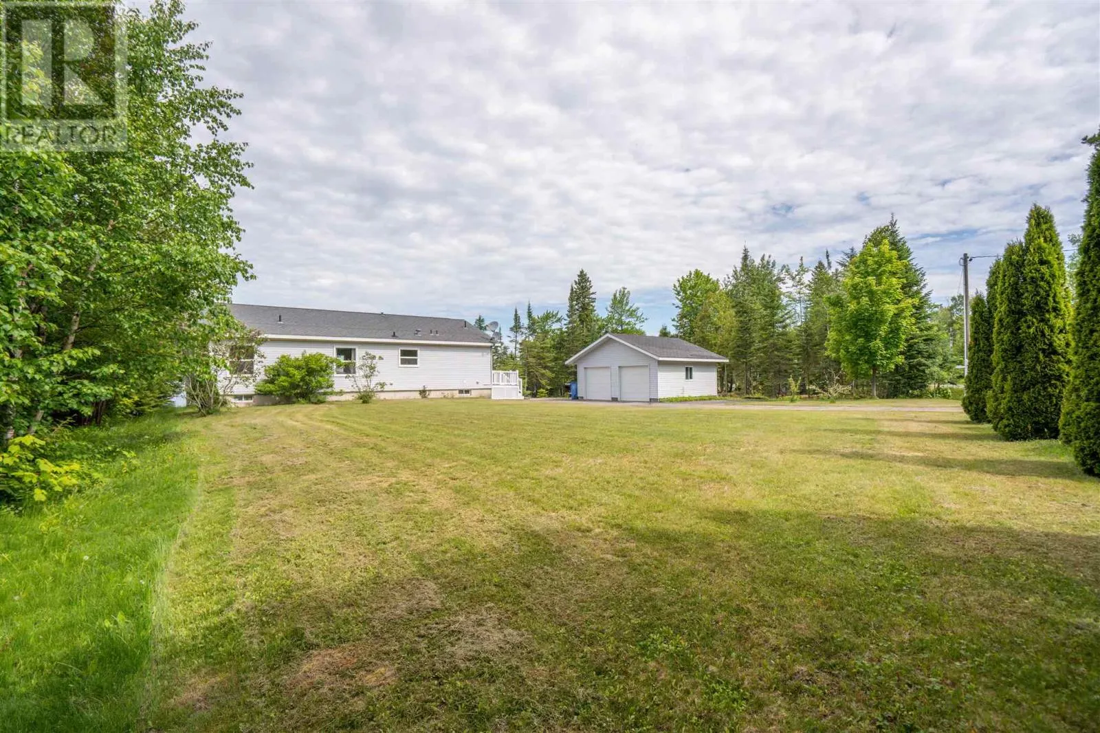 634 Lakeshore DR