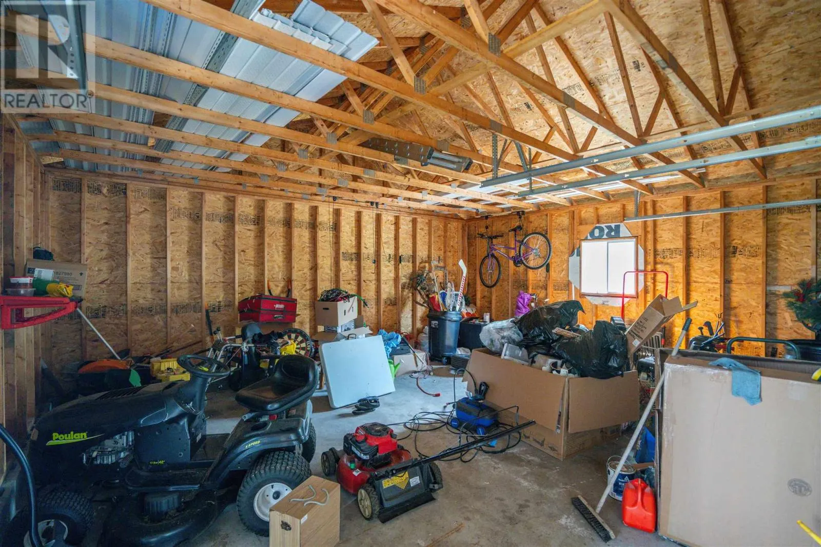 634 Lakeshore DR