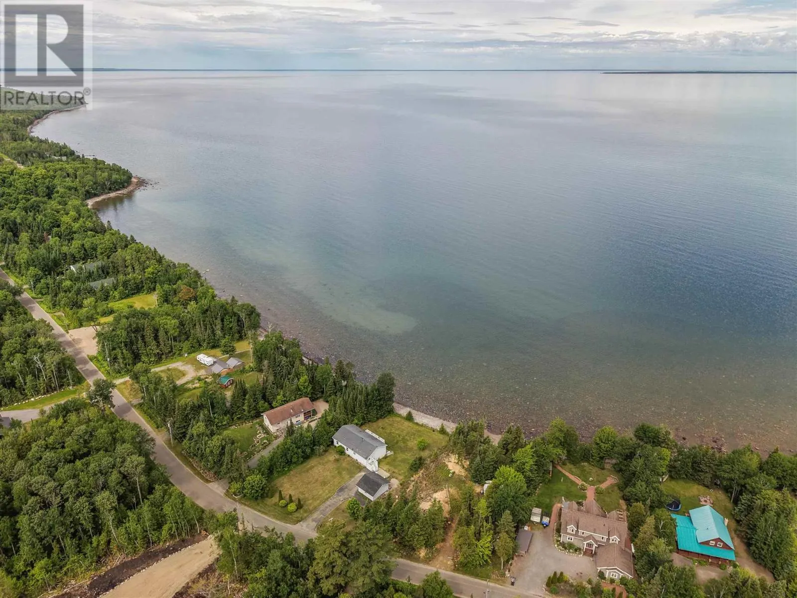634 Lakeshore DR