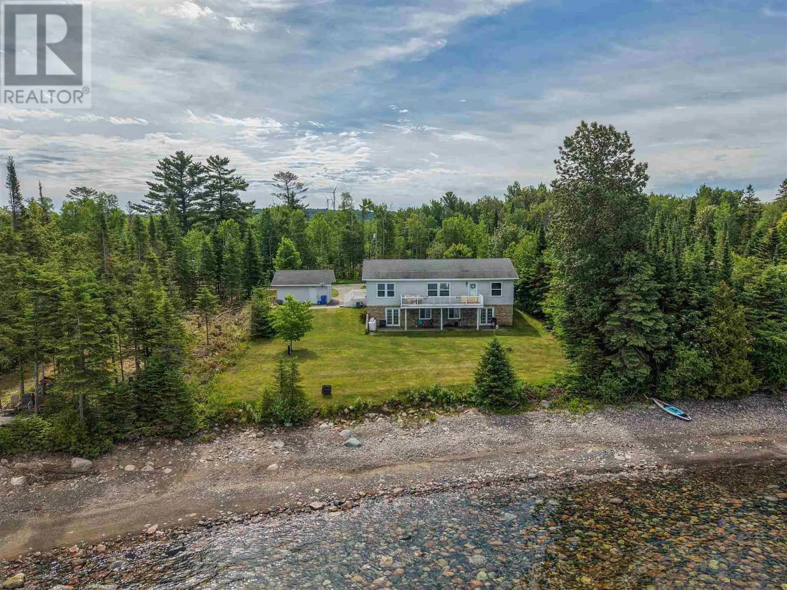 634 Lakeshore DR