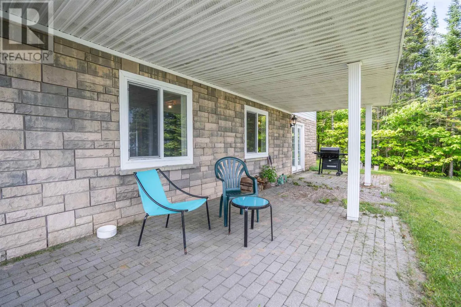 634 Lakeshore DR