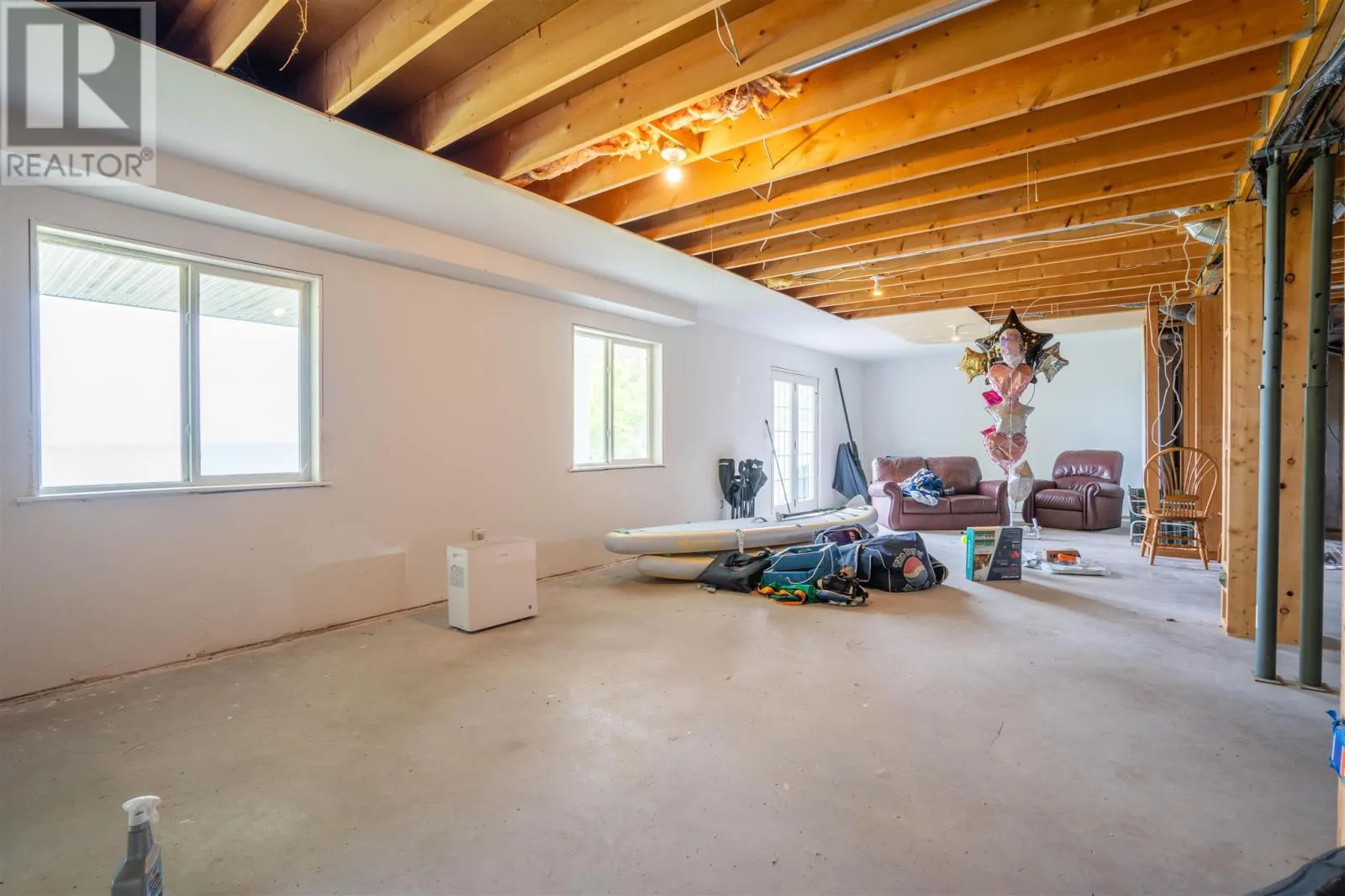 634 Lakeshore DR