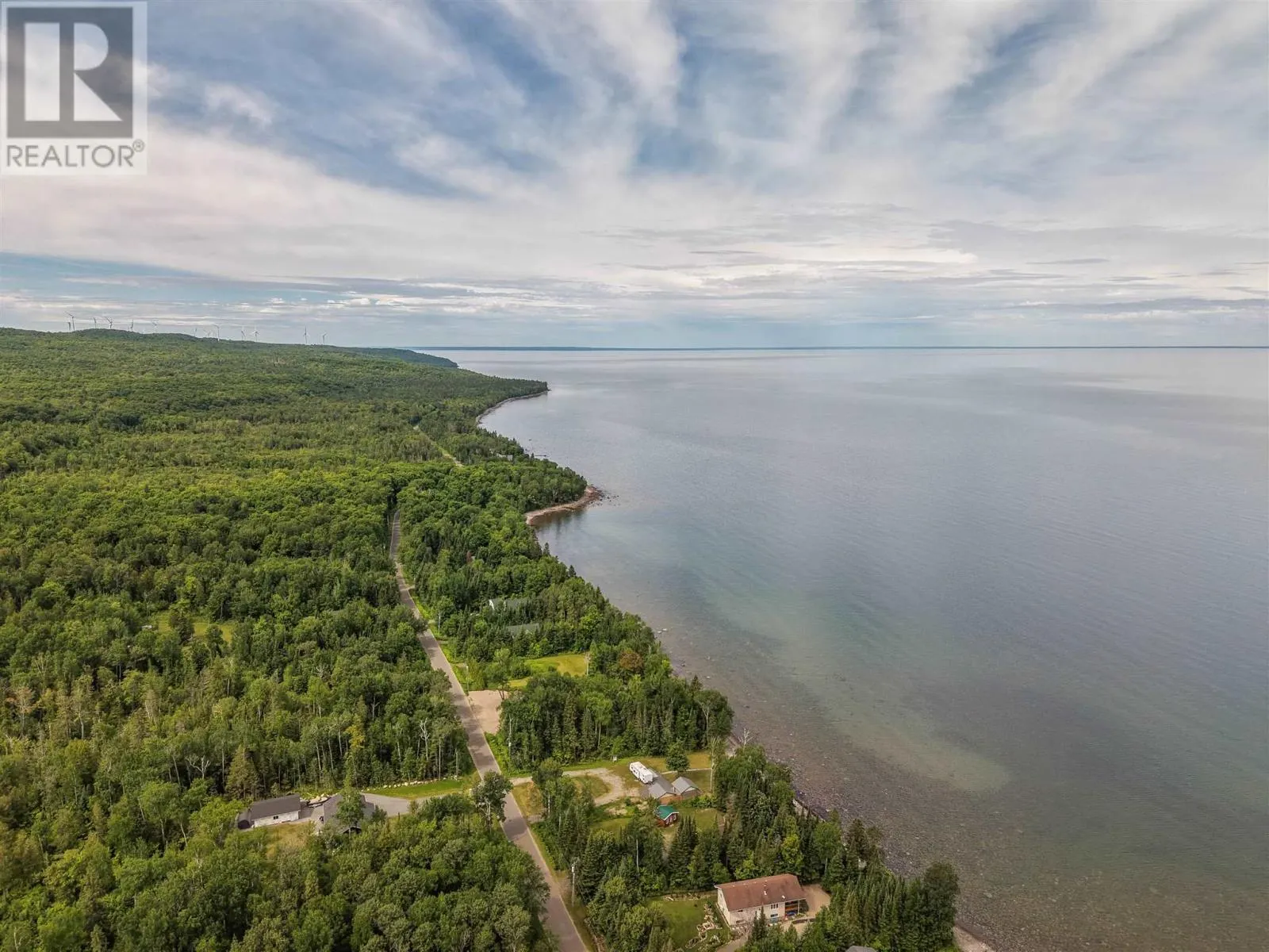 634 Lakeshore DR