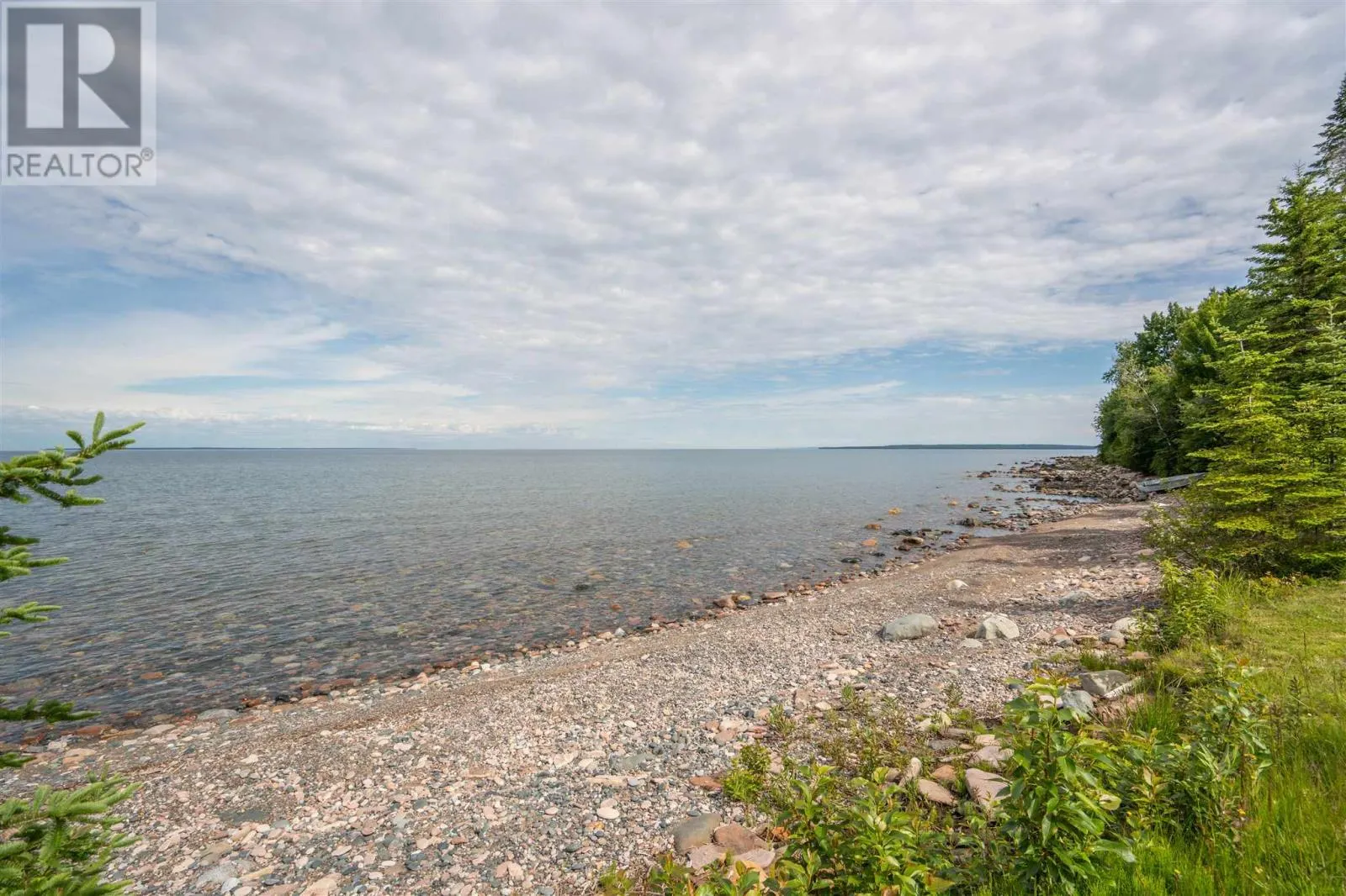634 Lakeshore DR