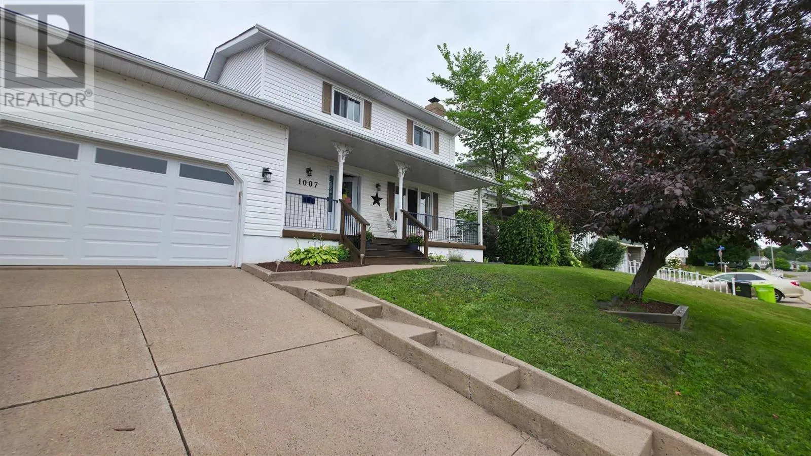 1007 Lake ST