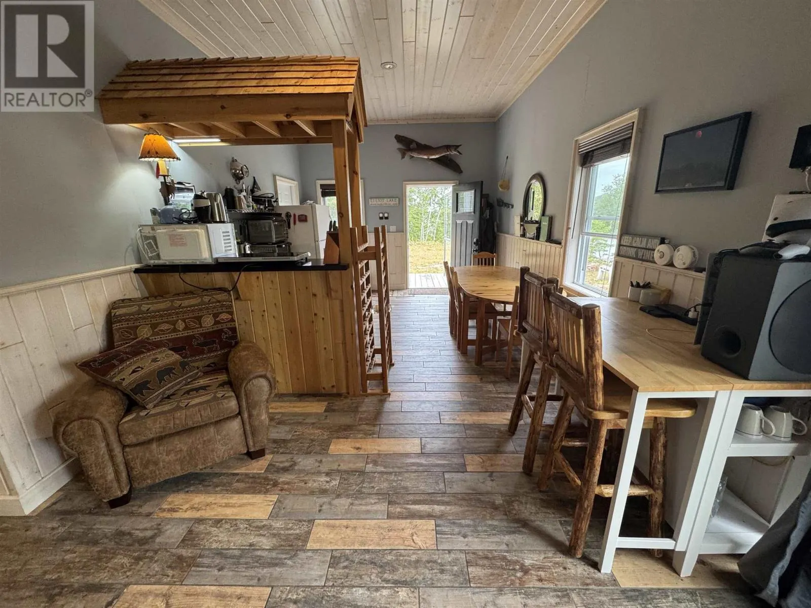 944 Dunlop Shores RD