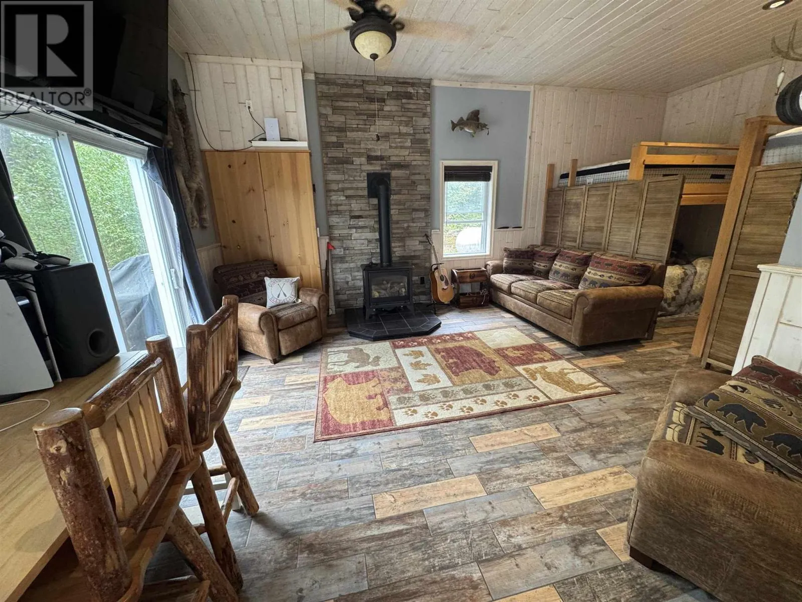 944 Dunlop Shores RD