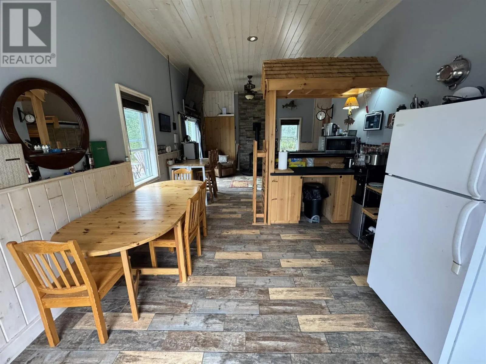 944 Dunlop Shores RD