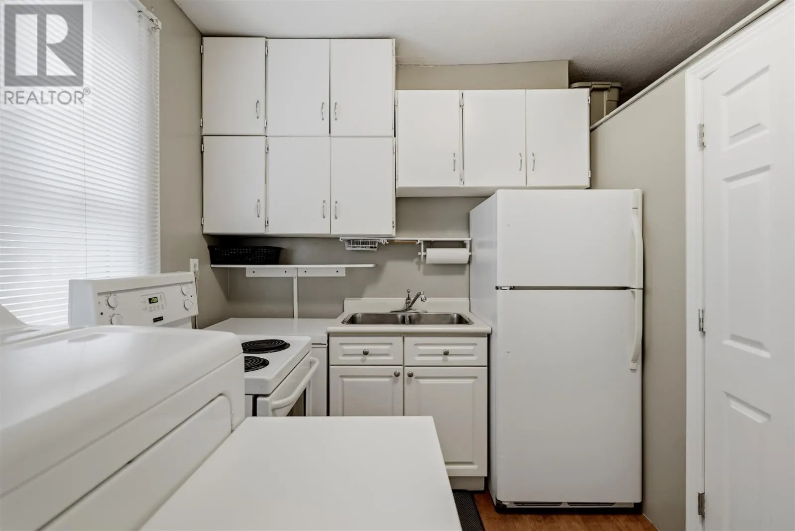 185 Elgin ST