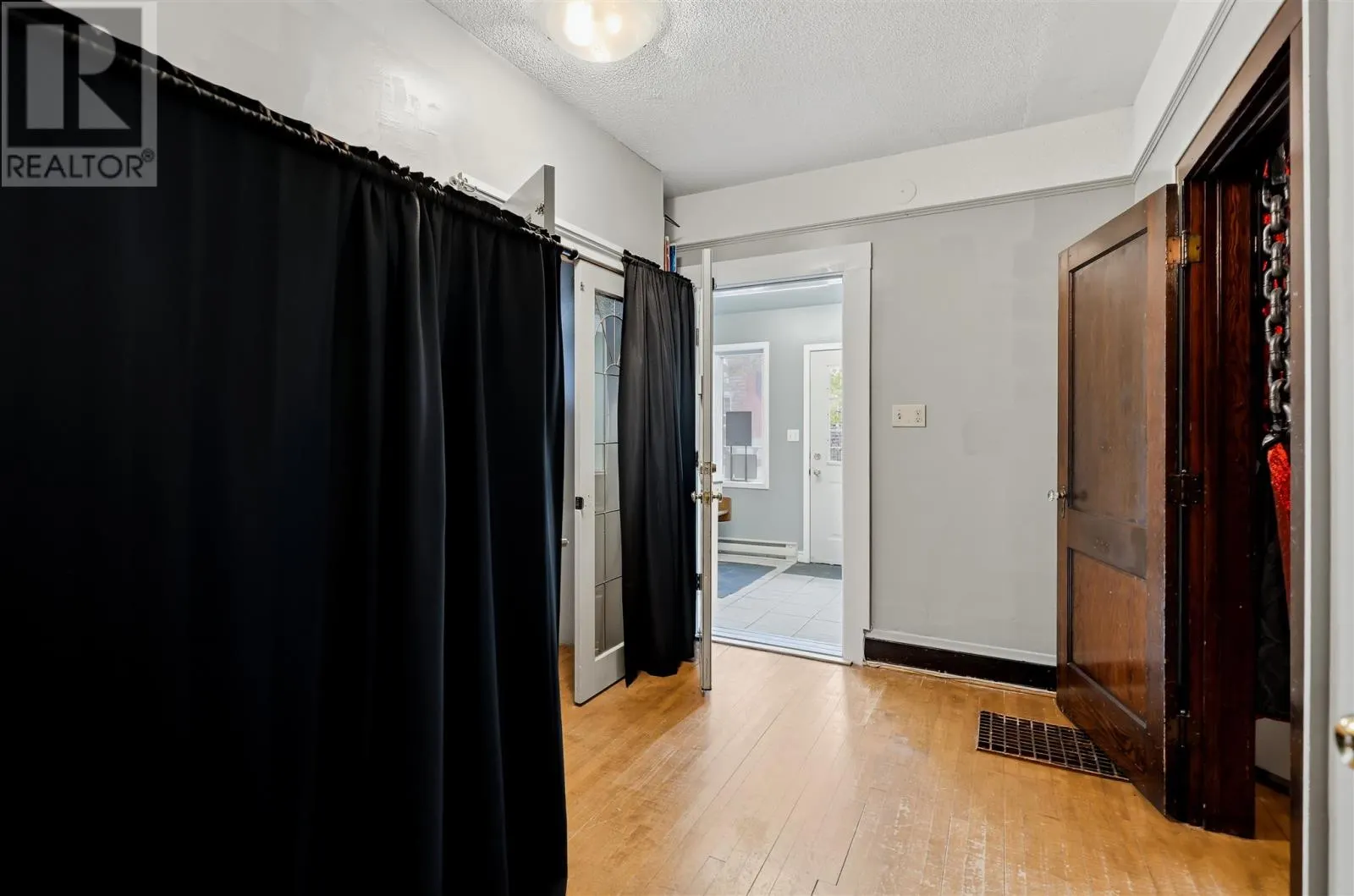 185 Elgin ST