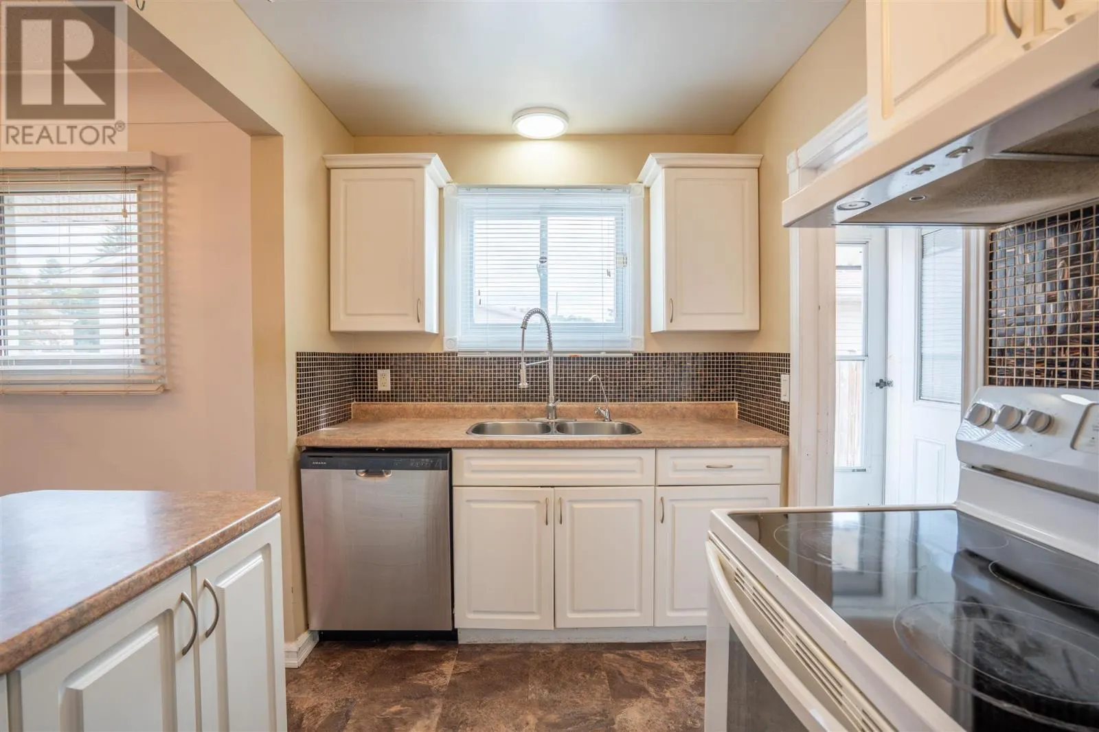 34 Routledge AVE